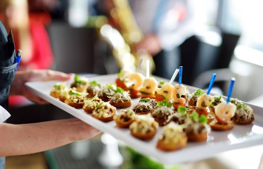 How to Budget for Wedding Catering Without Sacrificing Quality?